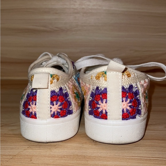 Dirty Laundry Sneakers Womens 7 Crochet Granny Squares  Boho Festival - Picture 2 of 8